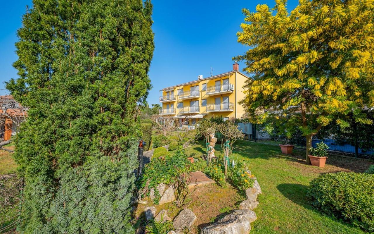 Valessia House With Apartment Umag Exterior foto